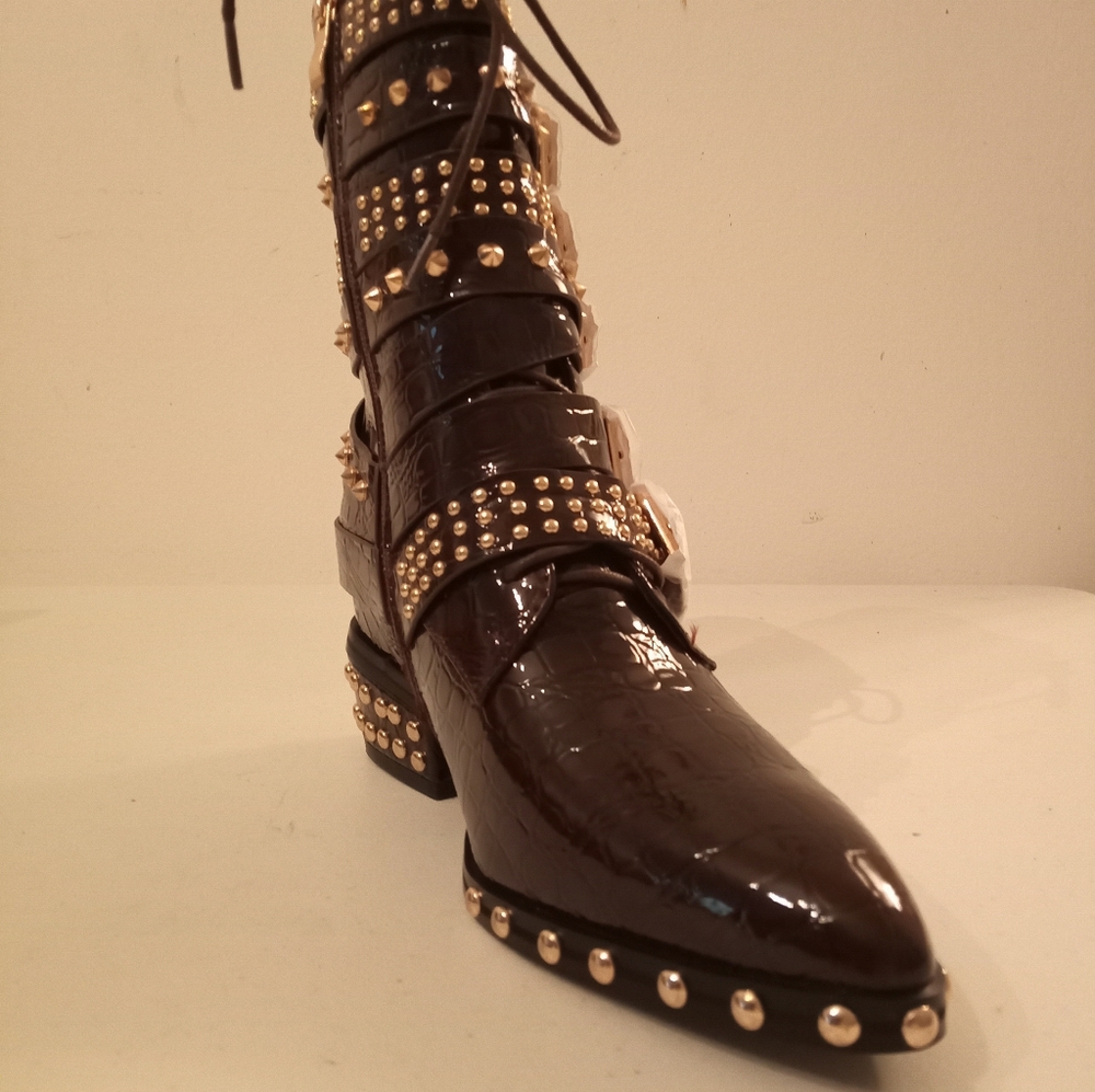 SALE🎁NIB🎁FREE GIFT INCLUDED🎁NWT Bootie Croc Embossed Studs Spikes Embellish - Picture 10 of 16